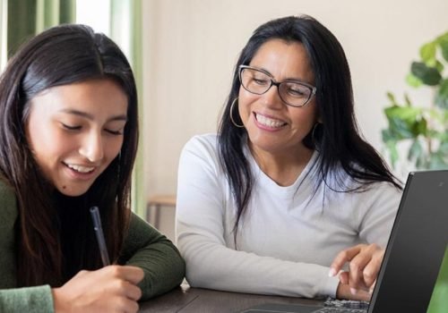 Um bom notebook para estudos pode fazer toda a diferença na rotina mesmo sem custar tão caro Foto:  Dell/Divulgação