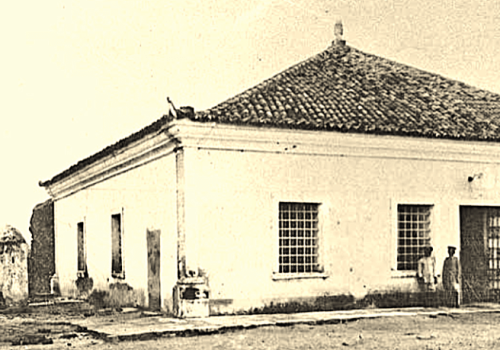 Registro do comerciante do município de Pombal, no Sertão paraibano, João Capuxu, ao lado da sua esposa.